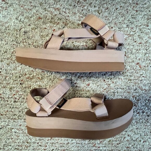 Teva Flatform Universal Sandal, Size 7, Pink - Picture 3 of 5